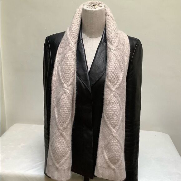 NWOT BANANA REPUBLIC WOOL SCARF WITH IRIDESCENT SEQUIN THROUGHOUT. - Picture 1 of 5